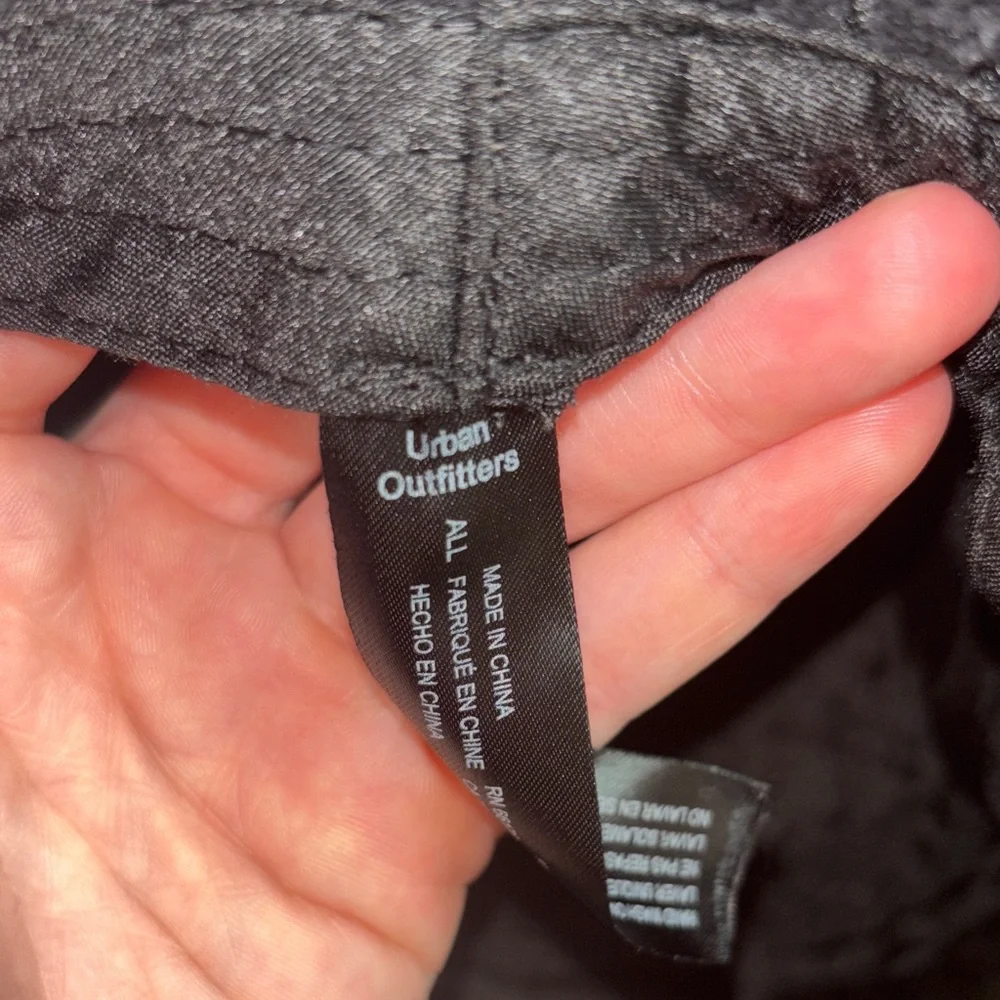 Urban Outfitters Black Corduroy Bucket Hat | Cozy Ribbed Texture OS 🐻